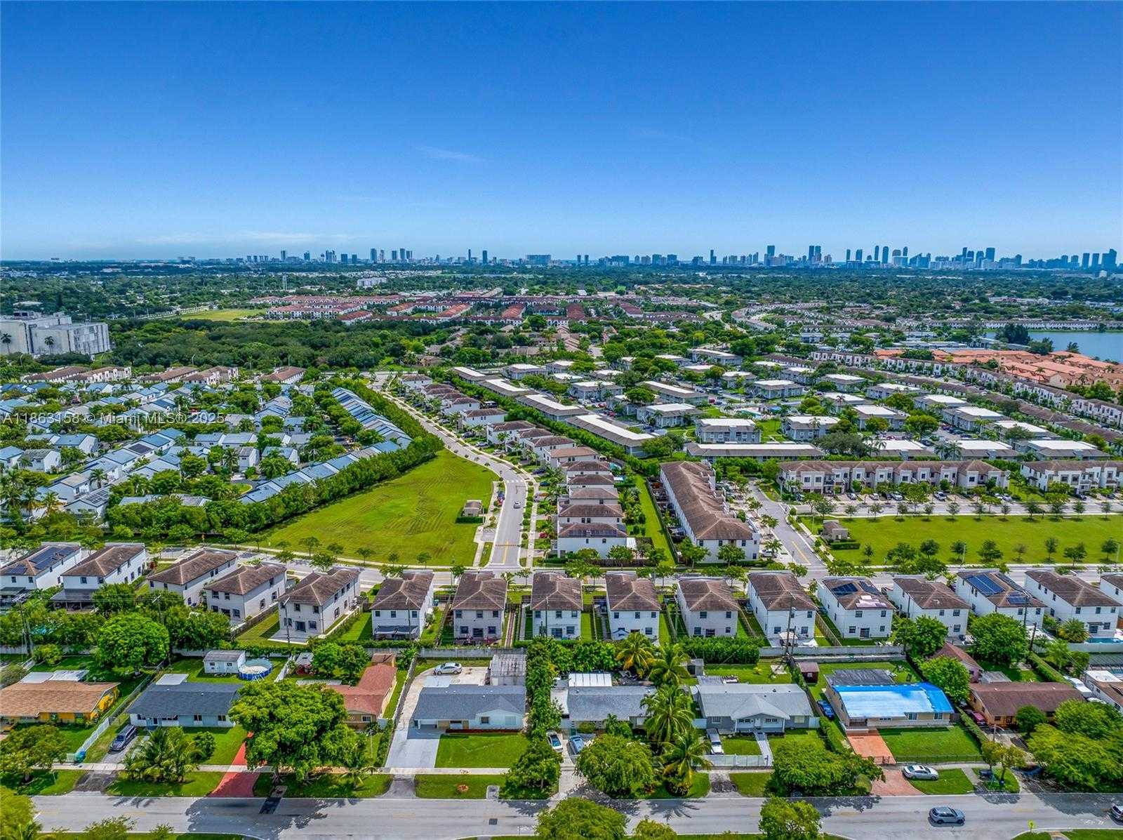 Small Image of 268 NORTH EAST 210TH WAY, Miami Number 98