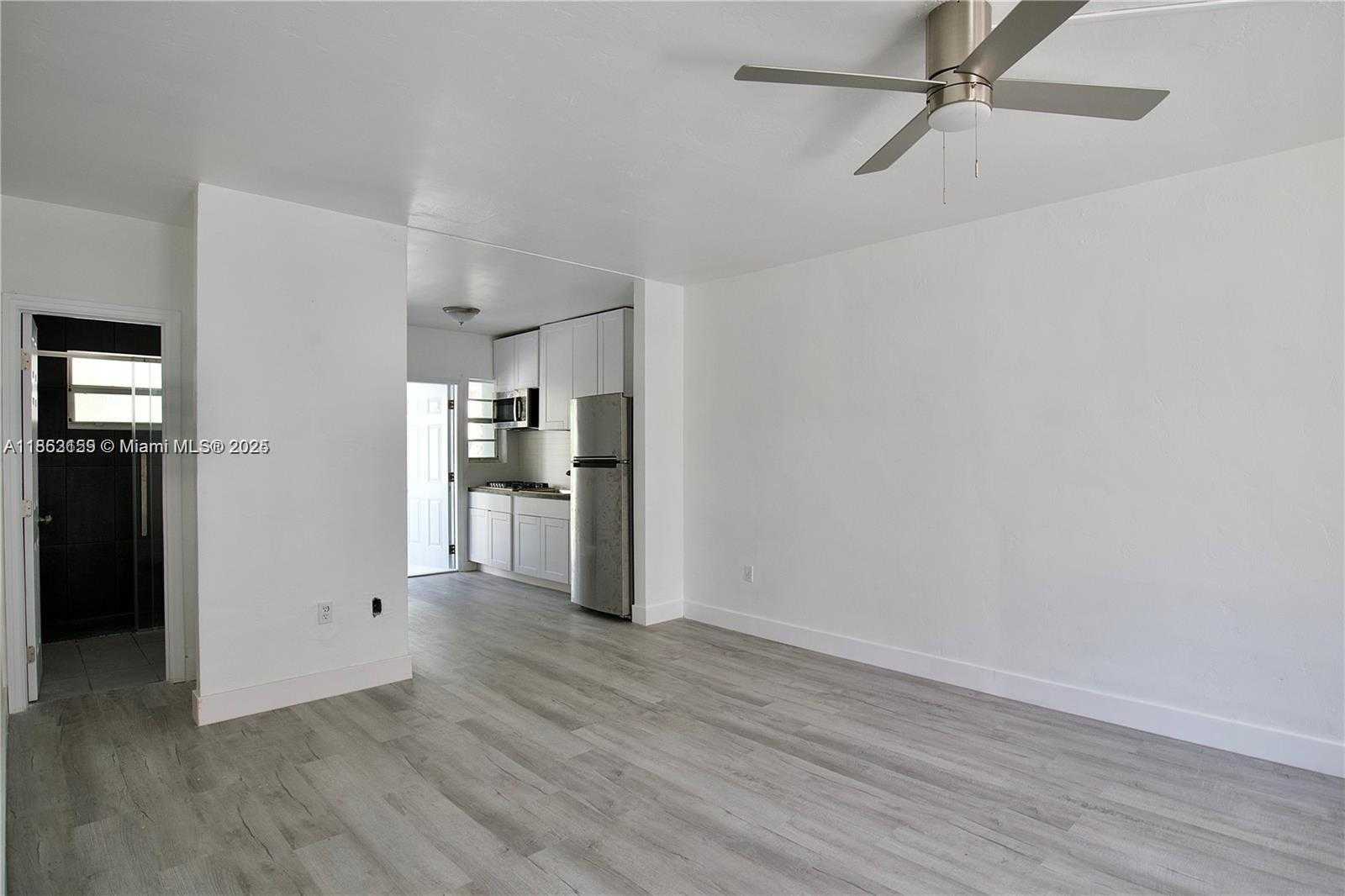 Small Image of 4201 INDIAN CREEK DR #8, Miami Beach Number 2