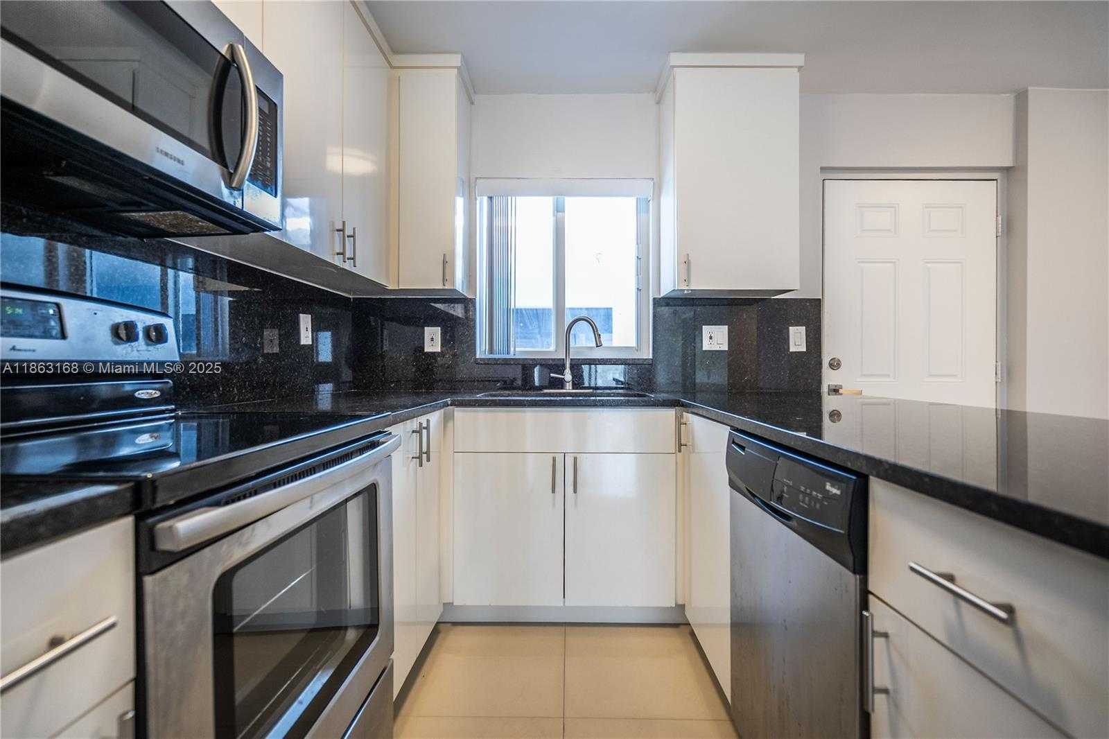 Small Image of 1986 BIARRITZ DR #307, Miami Beach Number 10