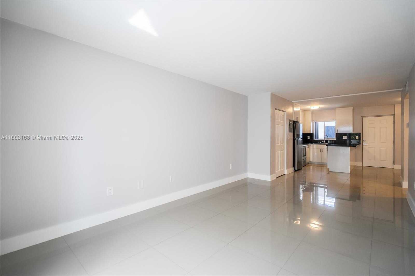 Small Image of 1986 BIARRITZ DR #307, Miami Beach Number 12
