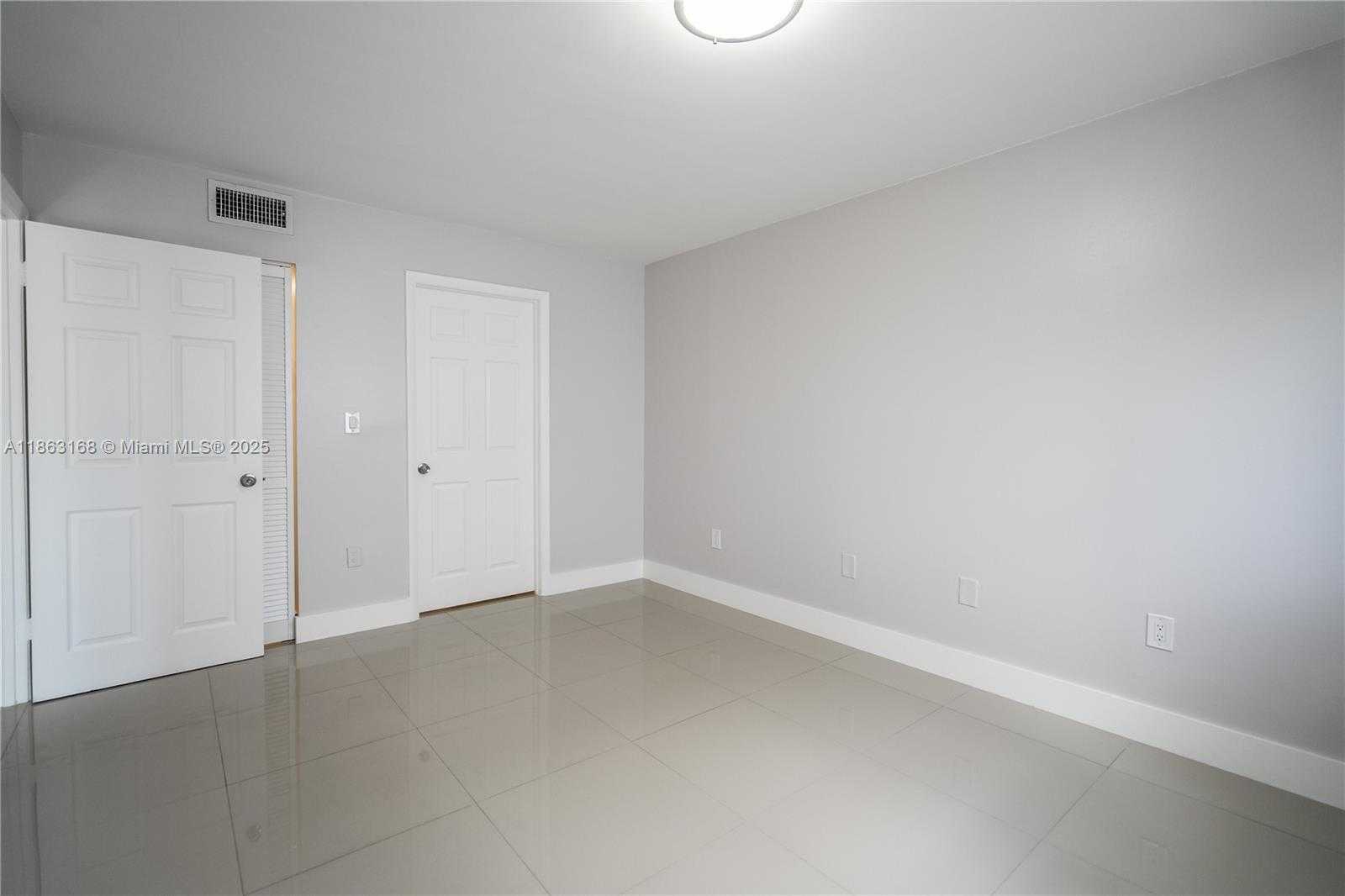 Small Image of 1986 BIARRITZ DR #307, Miami Beach Number 15