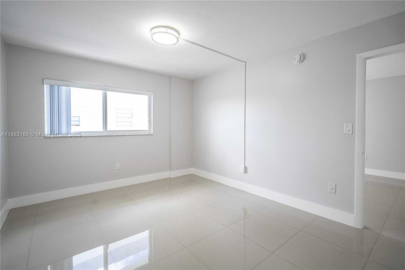 Small Image of 1986 BIARRITZ DR #307, Miami Beach Number 16