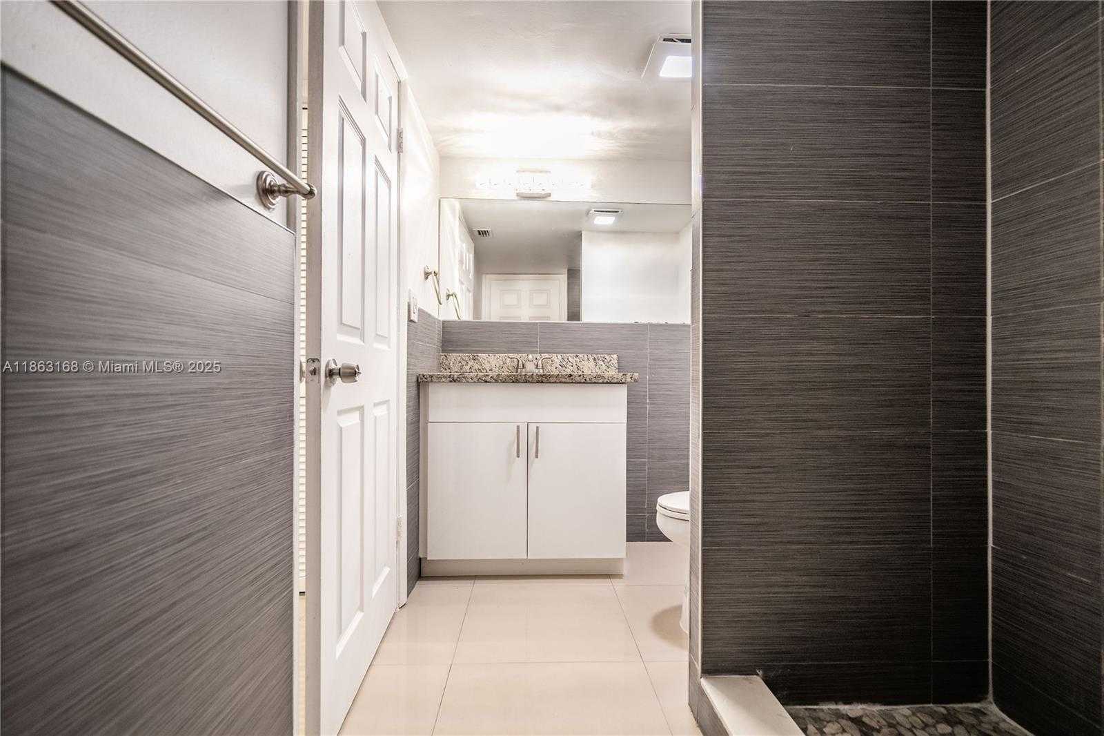 Small Image of 1986 BIARRITZ DR #307, Miami Beach Number 18