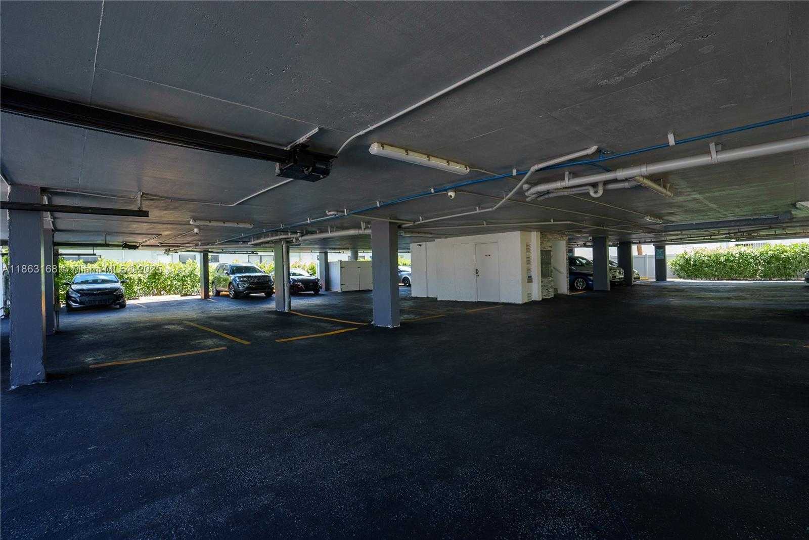 Small Image of 1986 BIARRITZ DR #307, Miami Beach Number 20