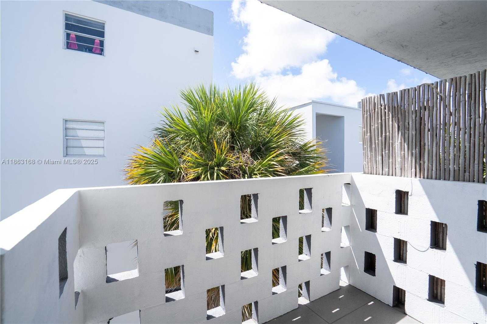 Small Image of 1986 BIARRITZ DR #307, Miami Beach Number 3
