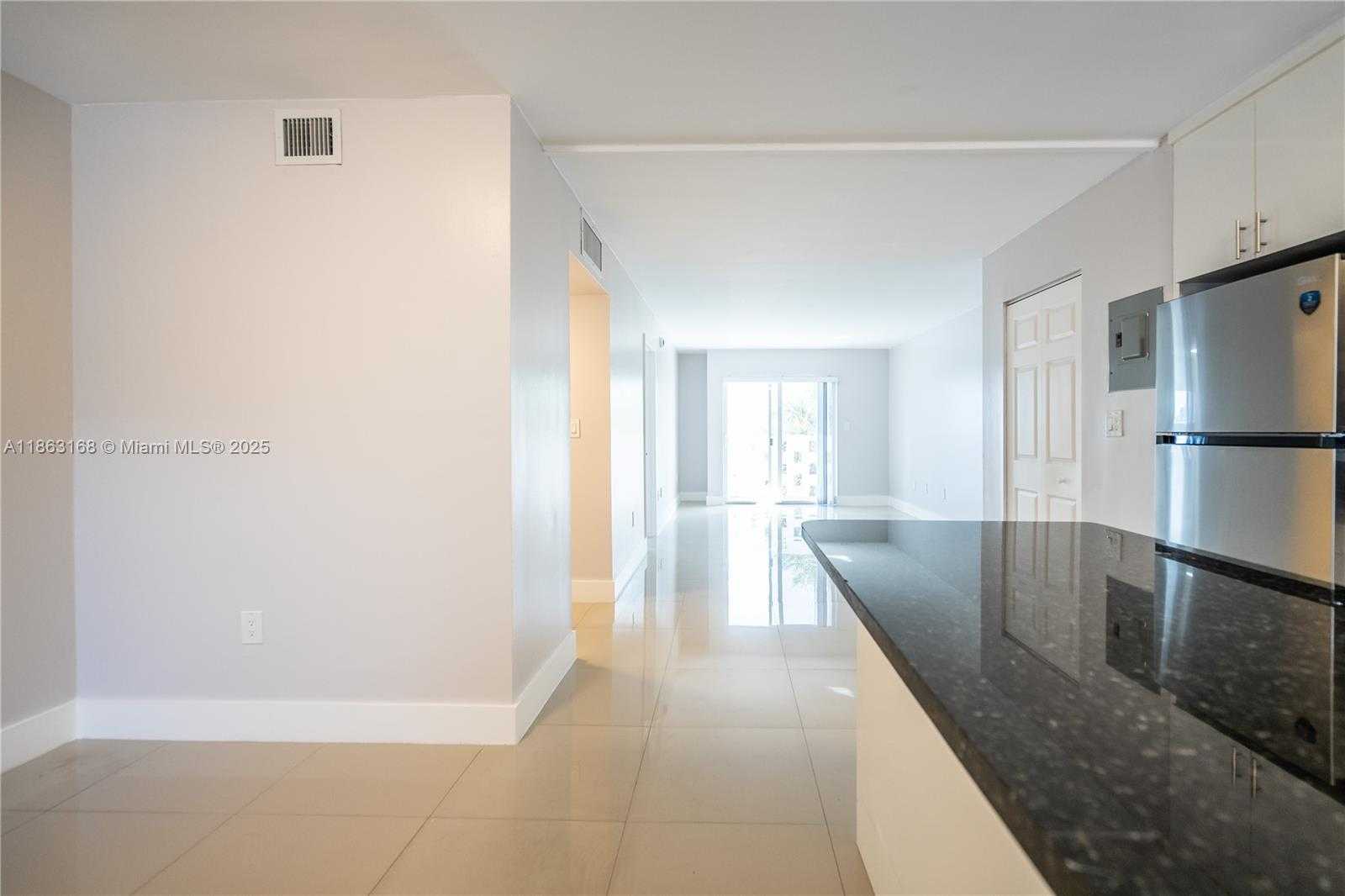 Small Image of 1986 BIARRITZ DR #307, Miami Beach Number 5