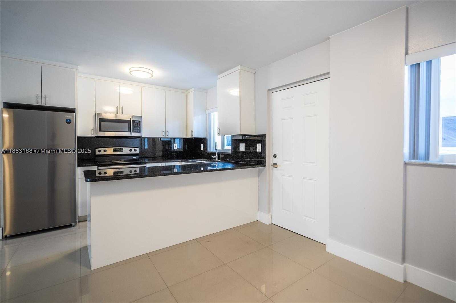 Small Image of 1986 BIARRITZ DR #307, Miami Beach Number 6