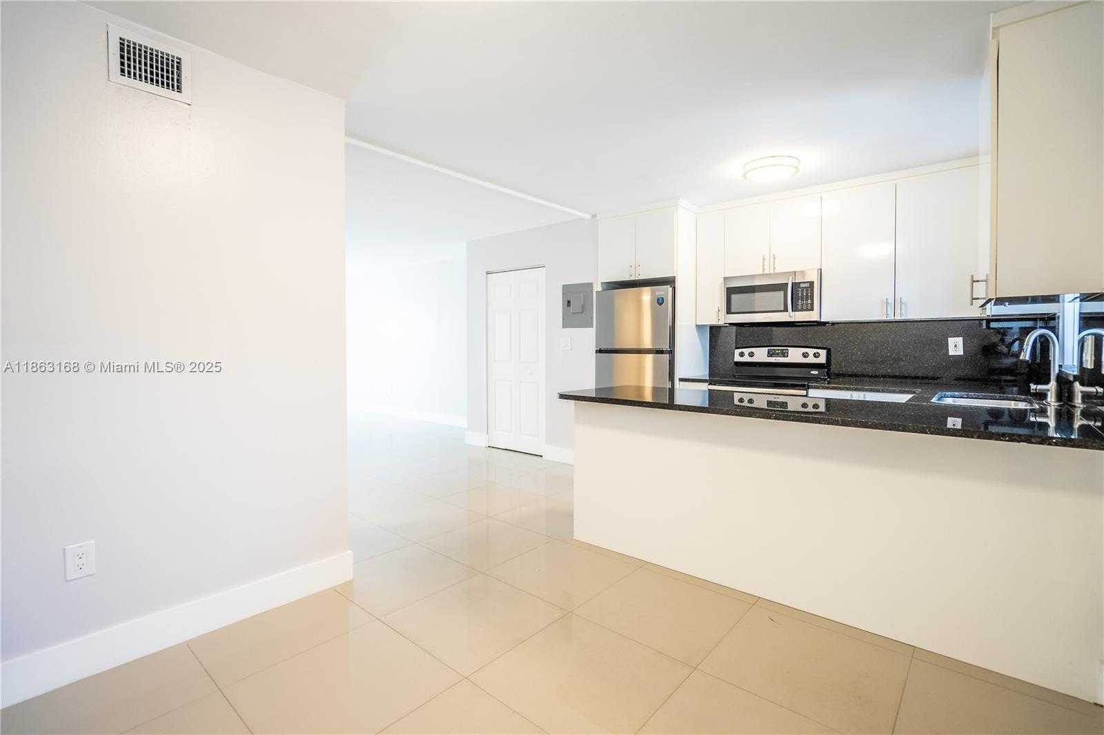Small Image of 1986 BIARRITZ DR #307, Miami Beach Number 7