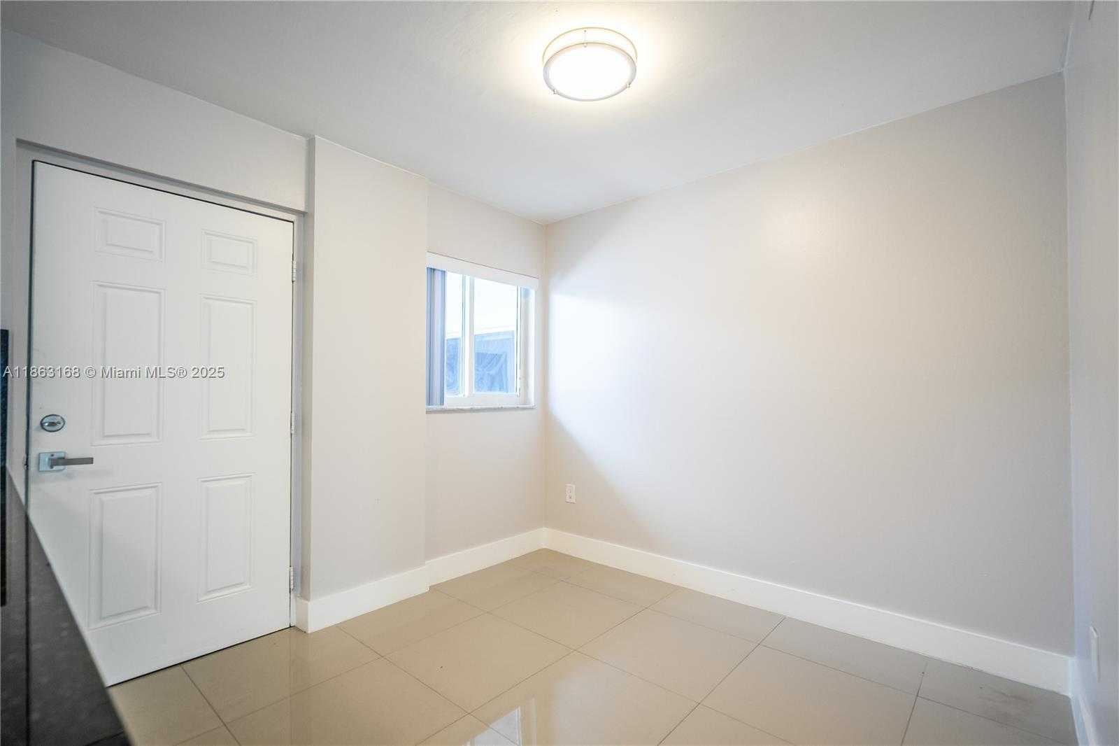Small Image of 1986 BIARRITZ DR #307, Miami Beach Number 8
