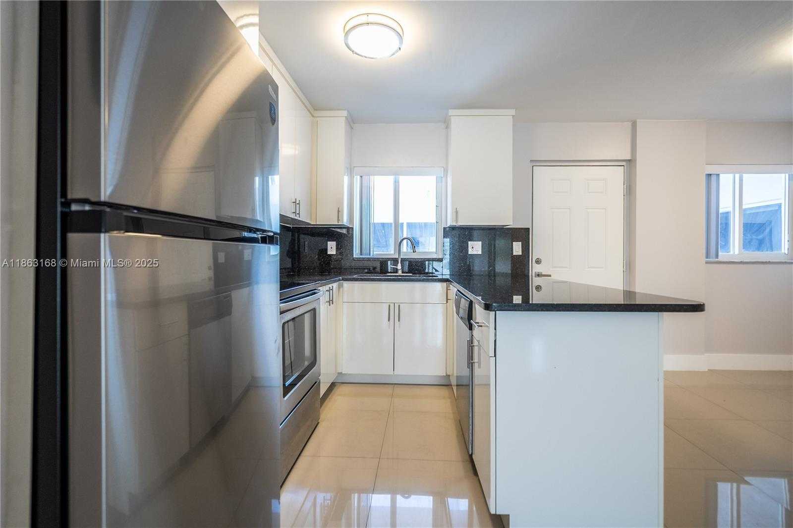 Small Image of 1986 BIARRITZ DR #307, Miami Beach Number 9