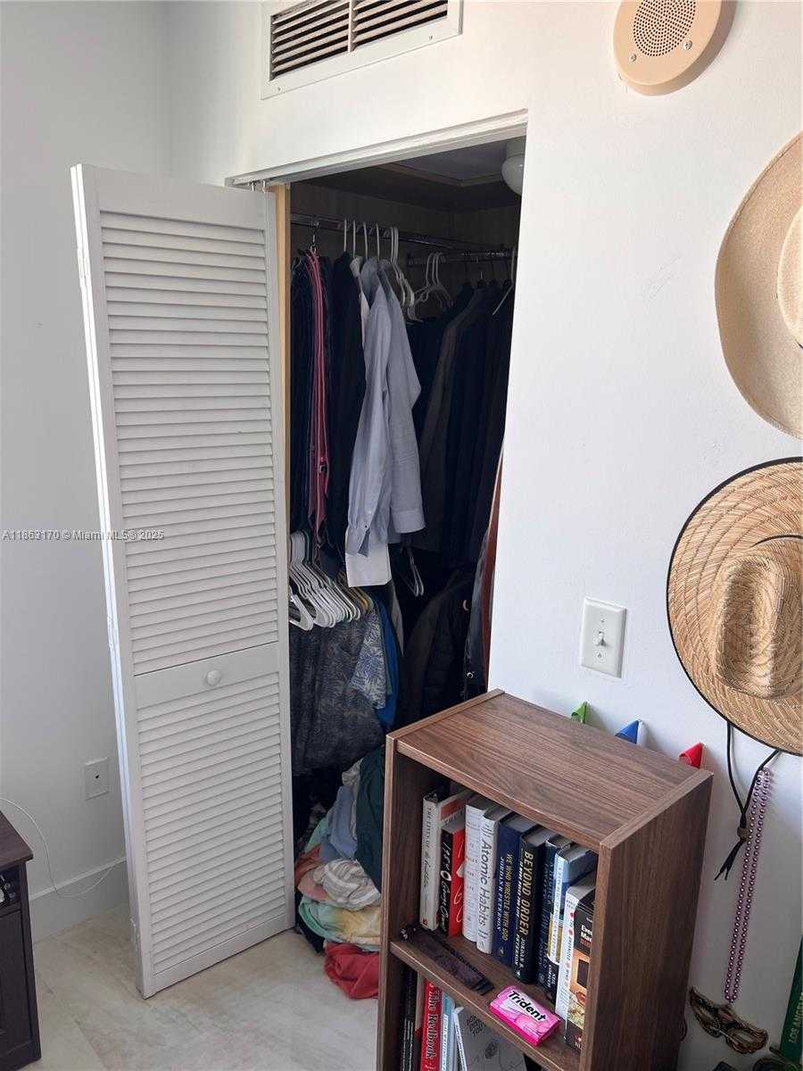 Small Image of 31 SOUTH EAST 5TH ST #2801, Miami Number 30