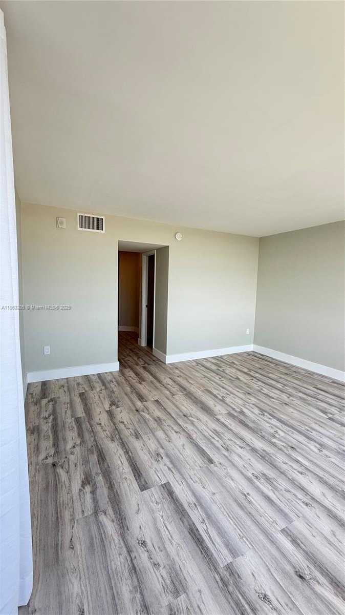 Small Image of 1750 NORTH EAST 191ST ST #725-4, Miami Number 15