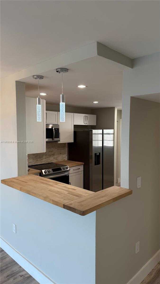Small Image of 1750 NORTH EAST 191ST ST #725-4, Miami Number 3
