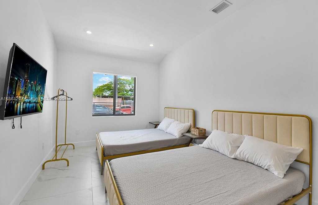 Small Image of 187 NORTH WEST 53RD ST, Miami Number 11