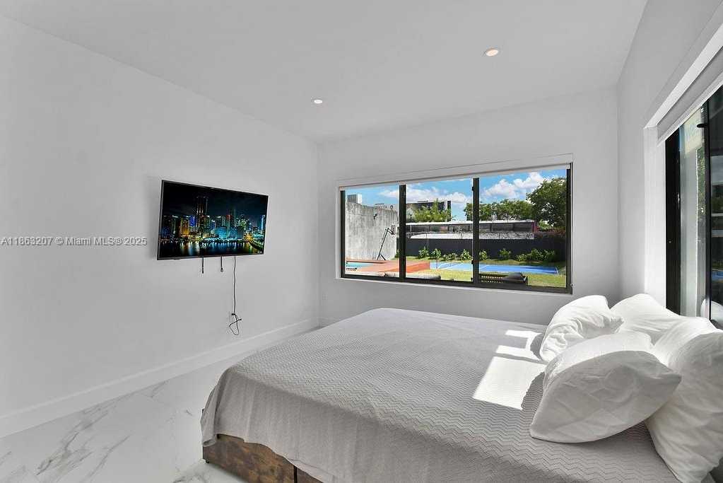 Small Image of 187 NORTH WEST 53RD ST, Miami Number 12