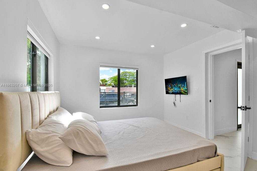 Small Image of 187 NORTH WEST 53RD ST, Miami Number 14