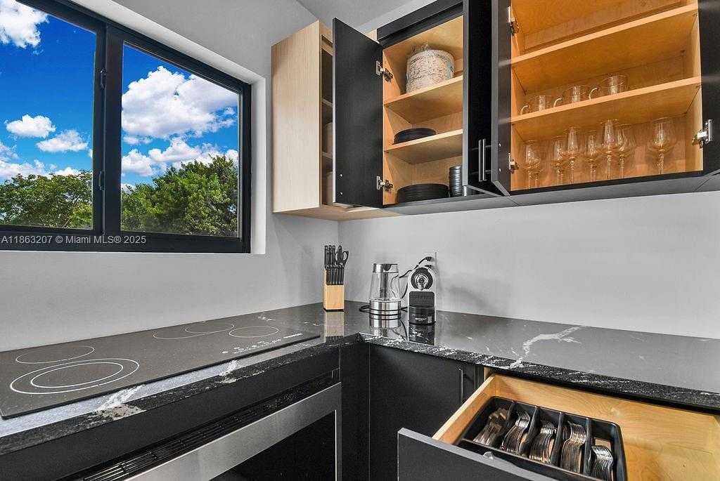 Small Image of 187 NORTH WEST 53RD ST, Miami Number 9