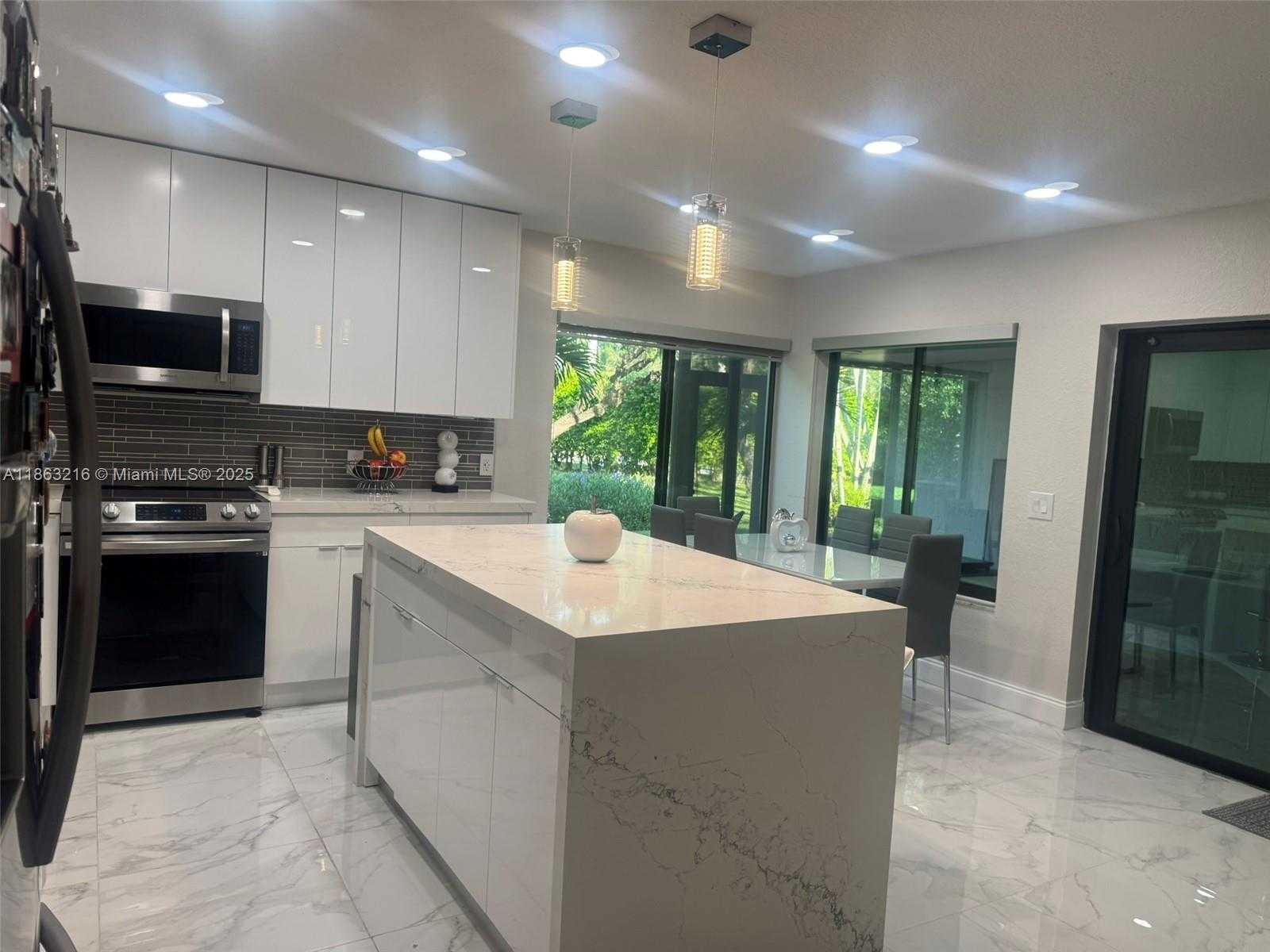 Small Image of 331 PATIO VILLAGE TER, Weston Number 12