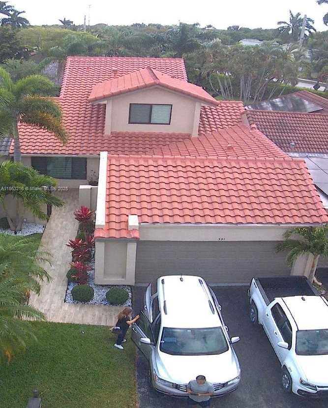 Small Image of 331 PATIO VILLAGE TER, Weston Number 2