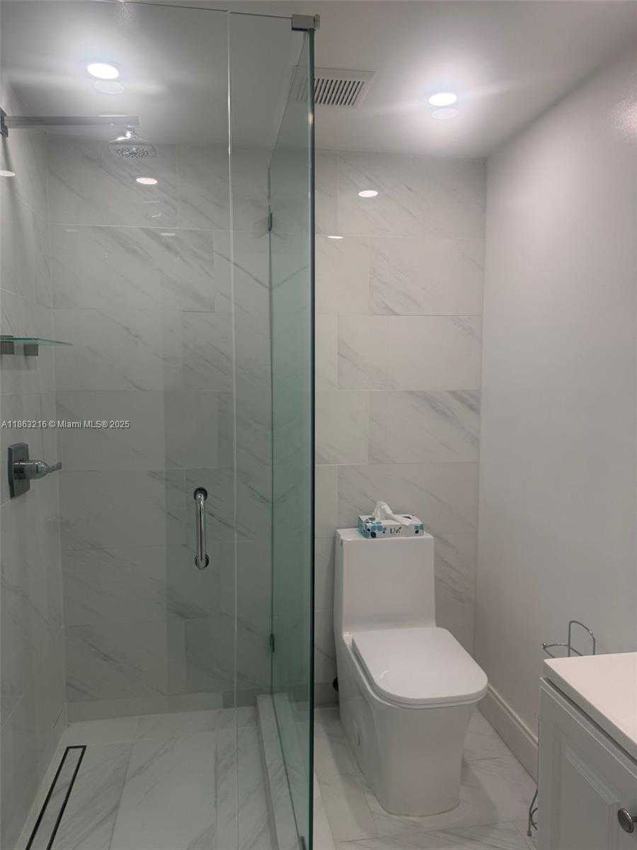 Small Image of 331 PATIO VILLAGE TER, Weston Number 3