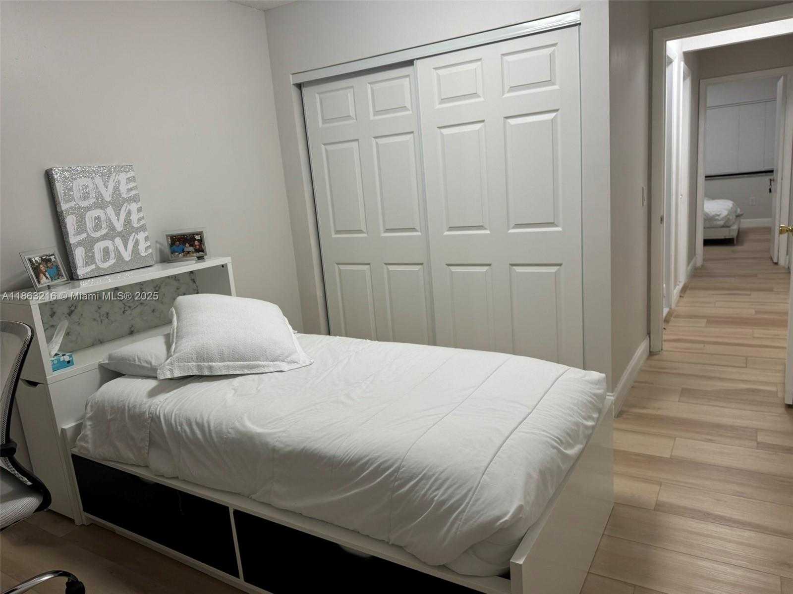 Small Image of 331 PATIO VILLAGE TER, Weston Number 6