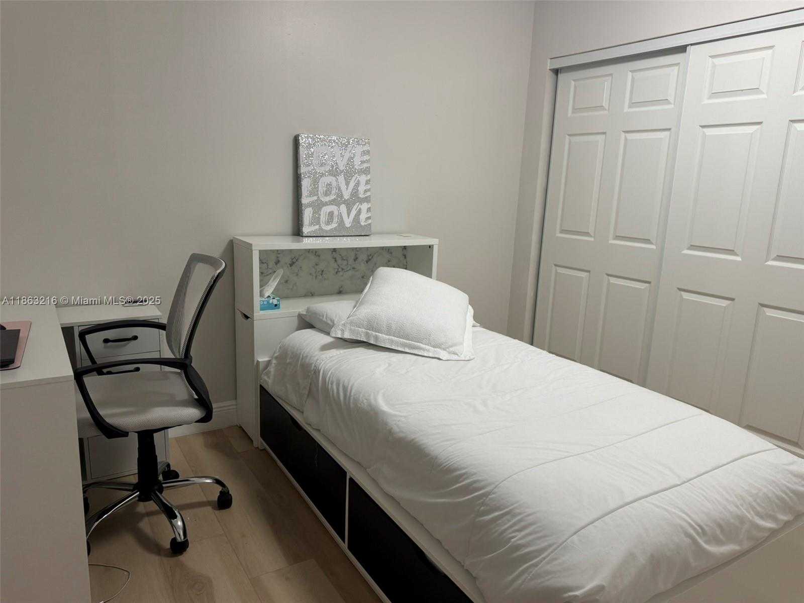 Small Image of 331 PATIO VILLAGE TER, Weston Number 7