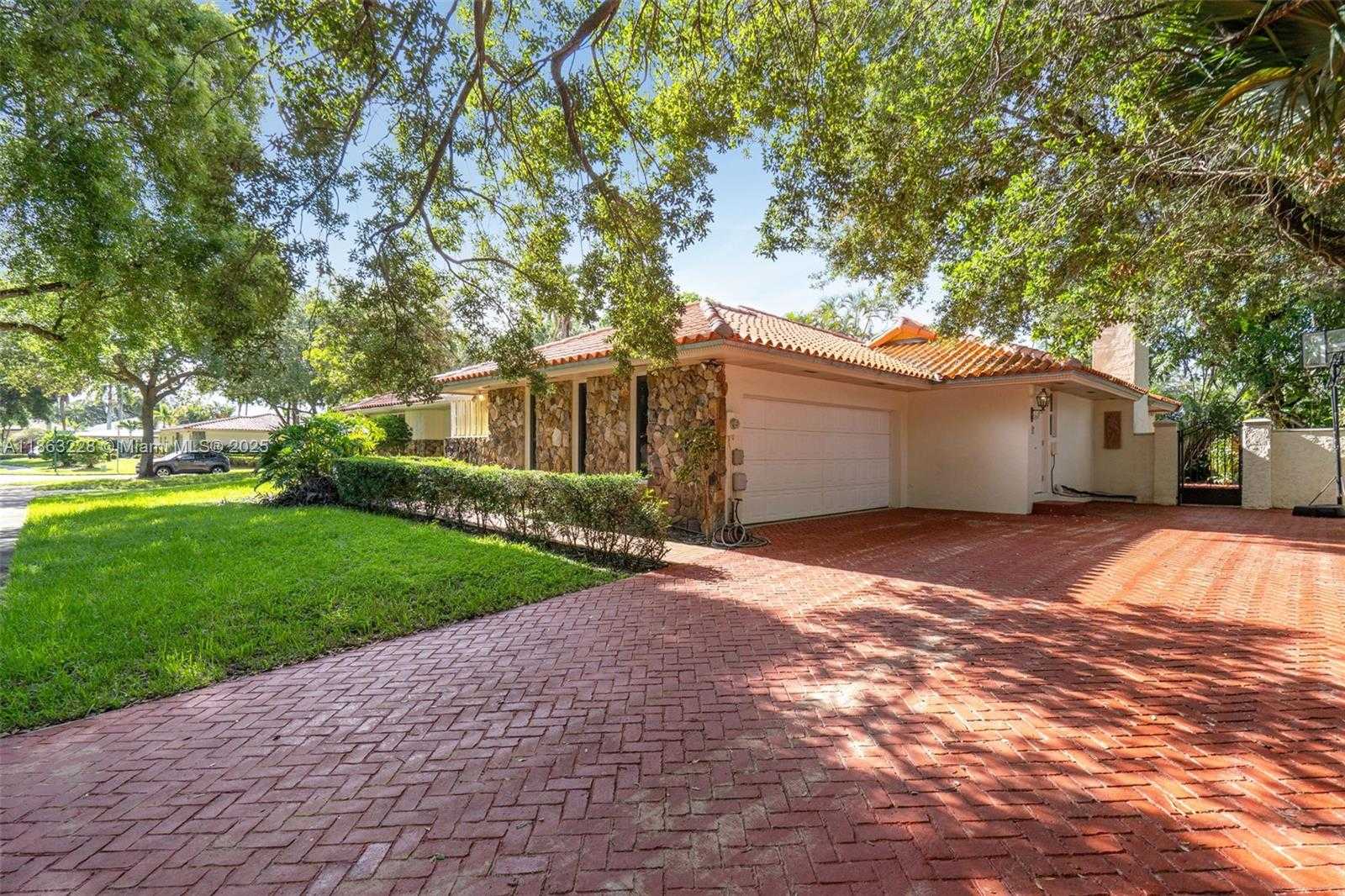 Small Image of 7210 WEST TROON CIR #., Miami Lakes Number 3