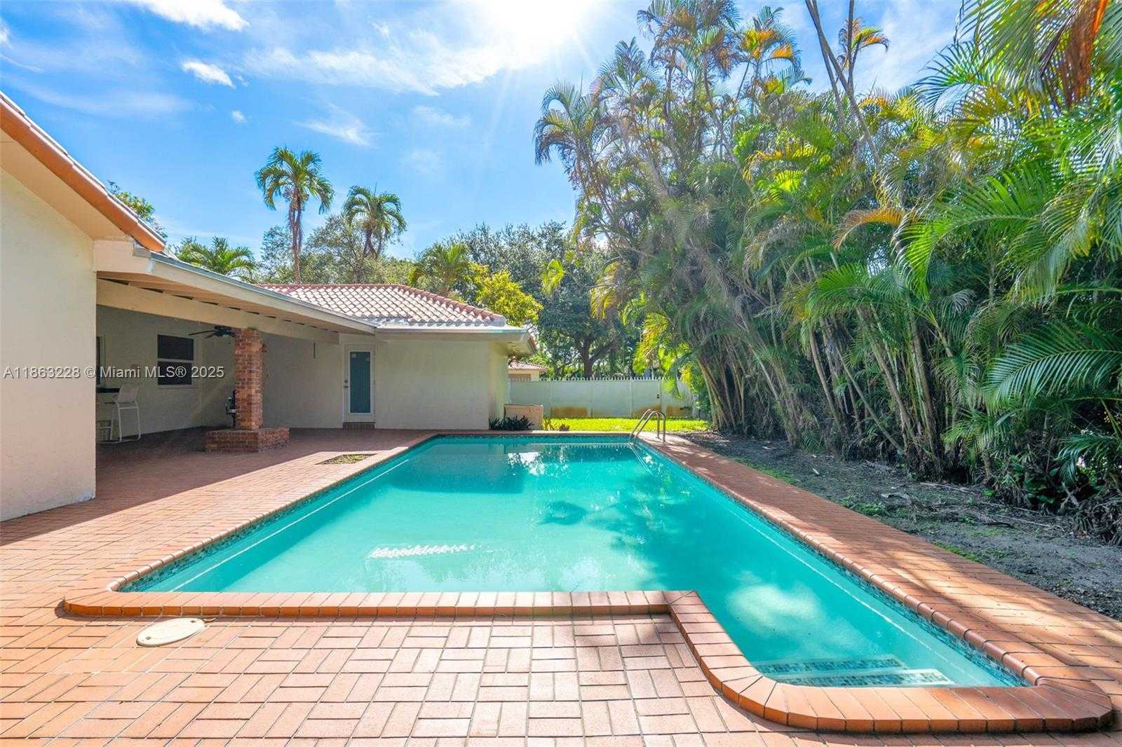 Small Image of 7210 WEST TROON CIR #., Miami Lakes Number 35