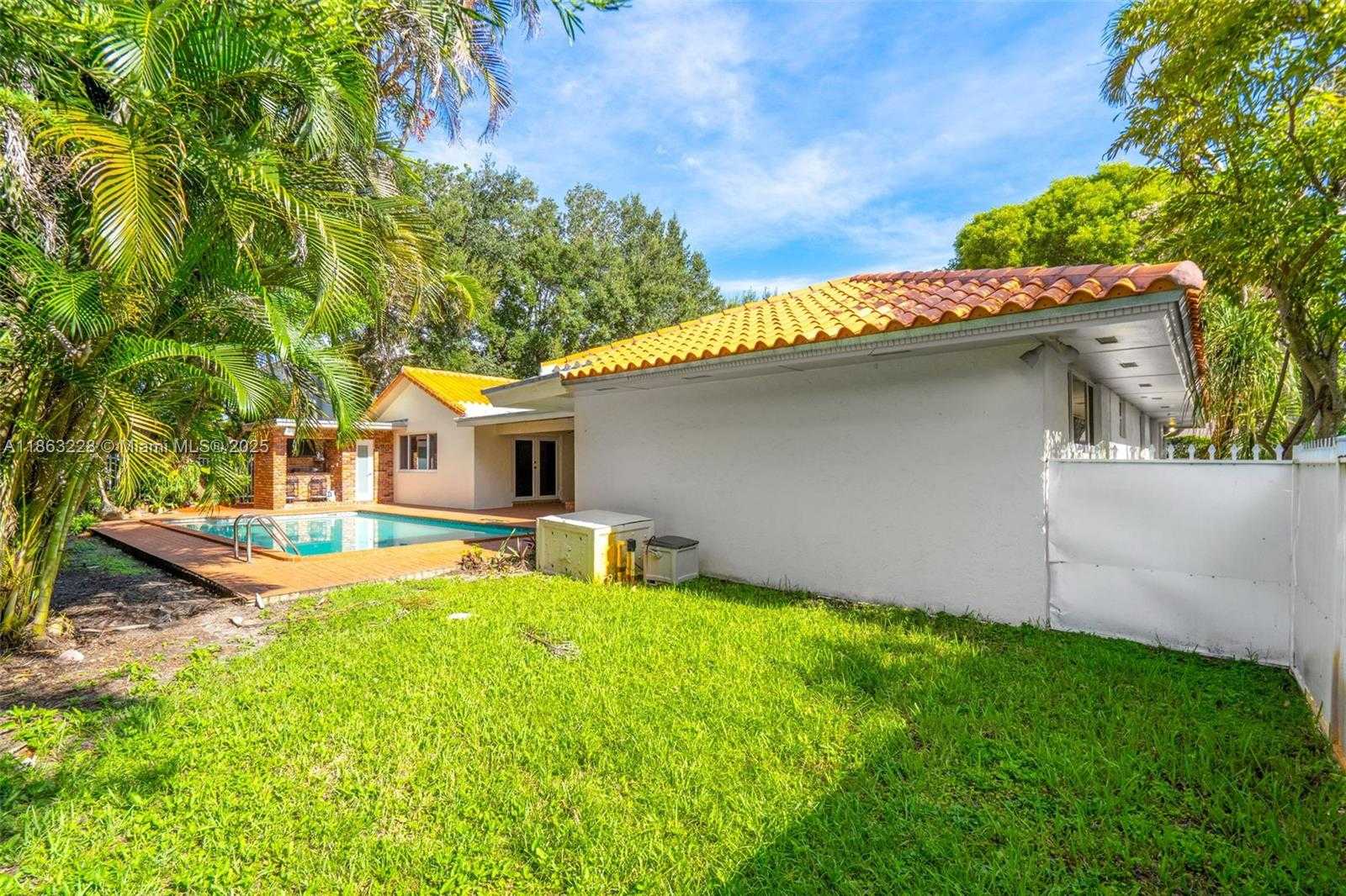 Small Image of 7210 WEST TROON CIR #., Miami Lakes Number 37
