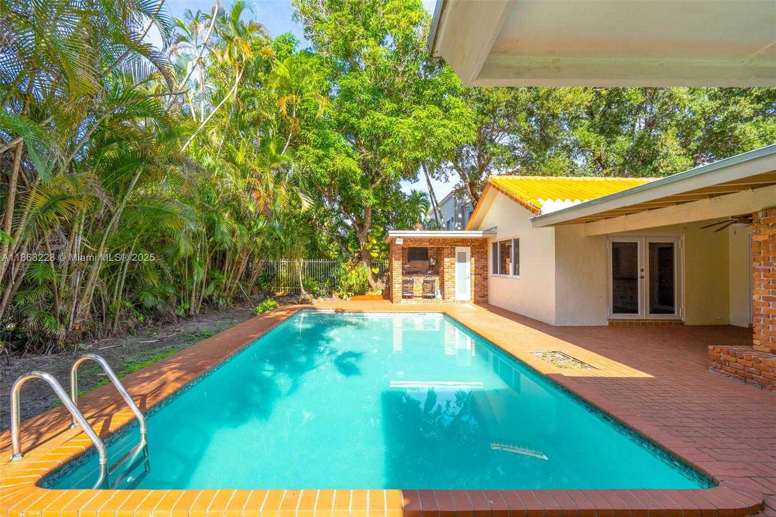 Small Image of 7210 WEST TROON CIR #., Miami Lakes Number 38
