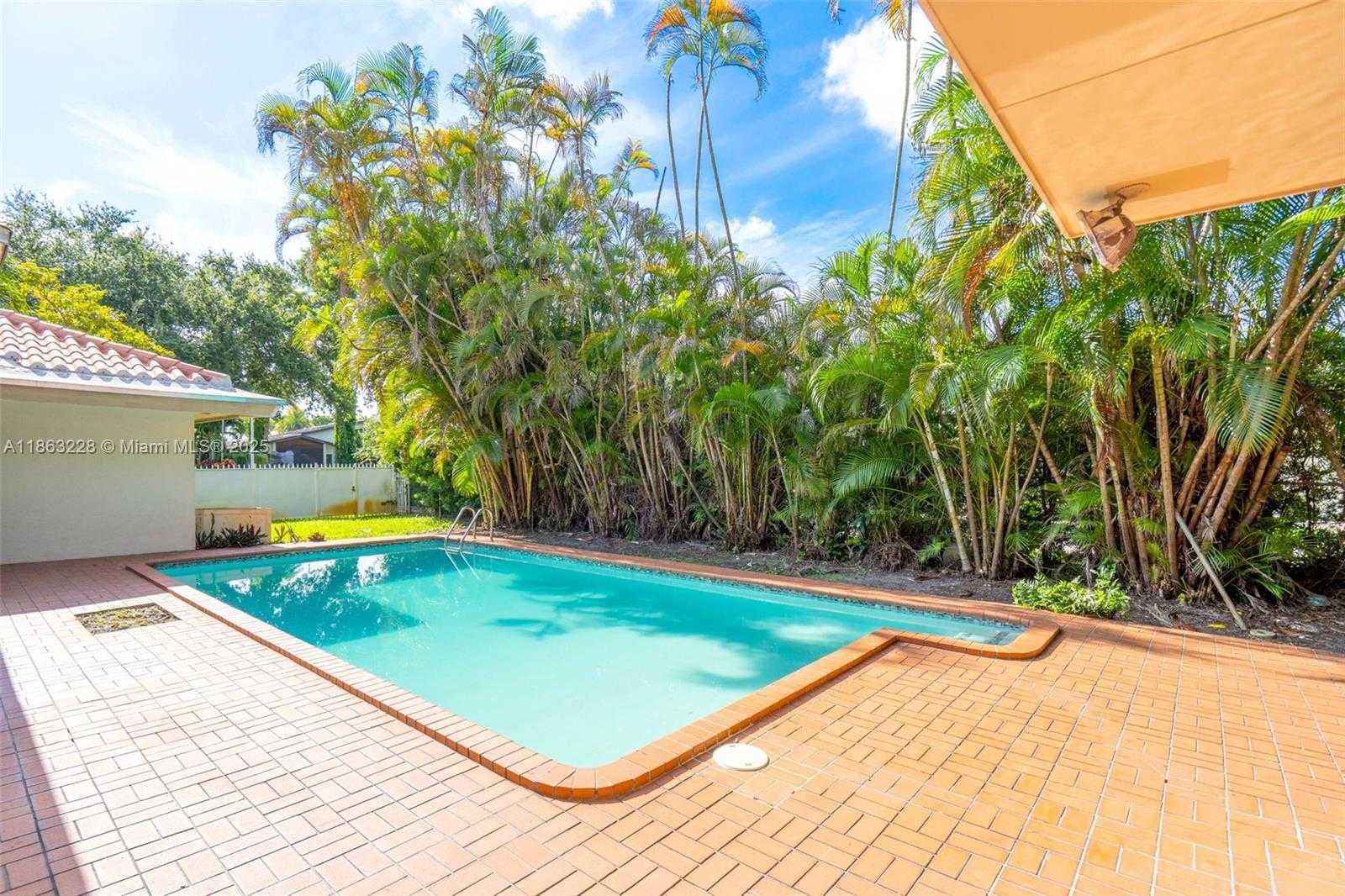 Small Image of 7210 WEST TROON CIR #., Miami Lakes Number 39