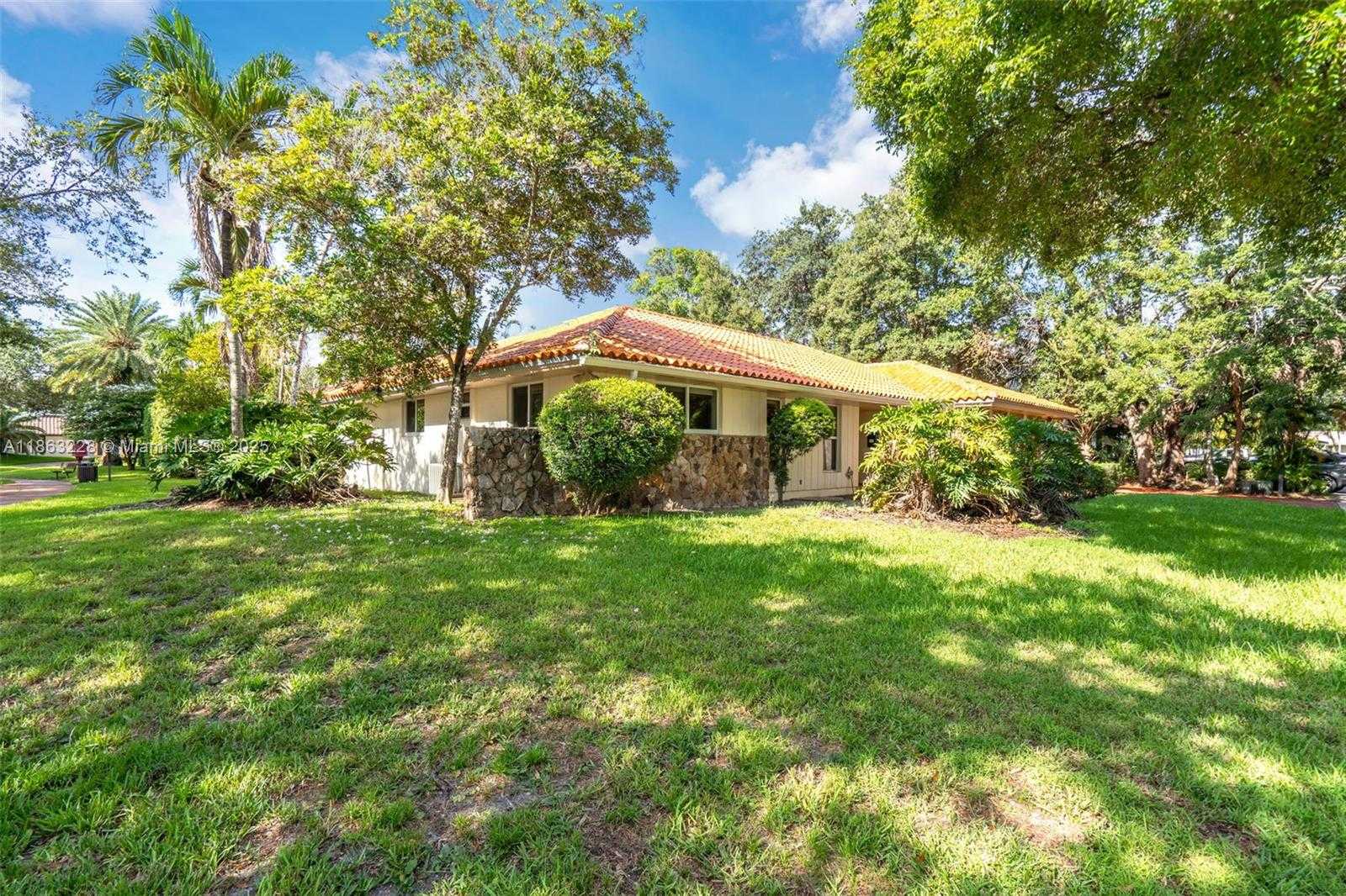 Small Image of 7210 WEST TROON CIR #., Miami Lakes Number 4
