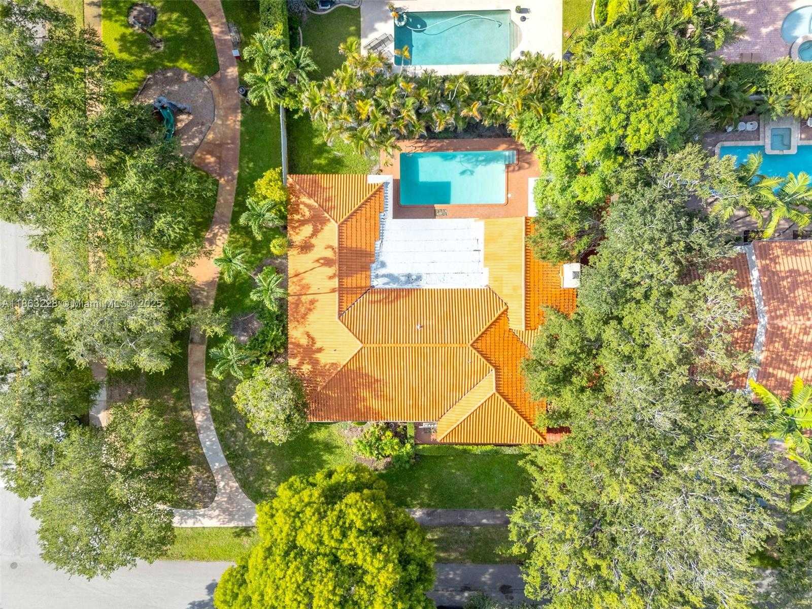 Small Image of 7210 WEST TROON CIR #., Miami Lakes Number 45
