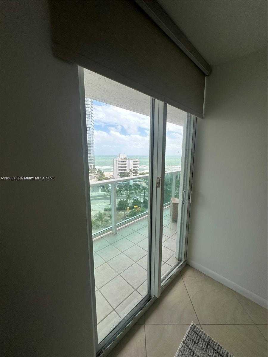 Small Image of 100 BAYVIEW DR #1114, Sunny Isles Beach Number 11