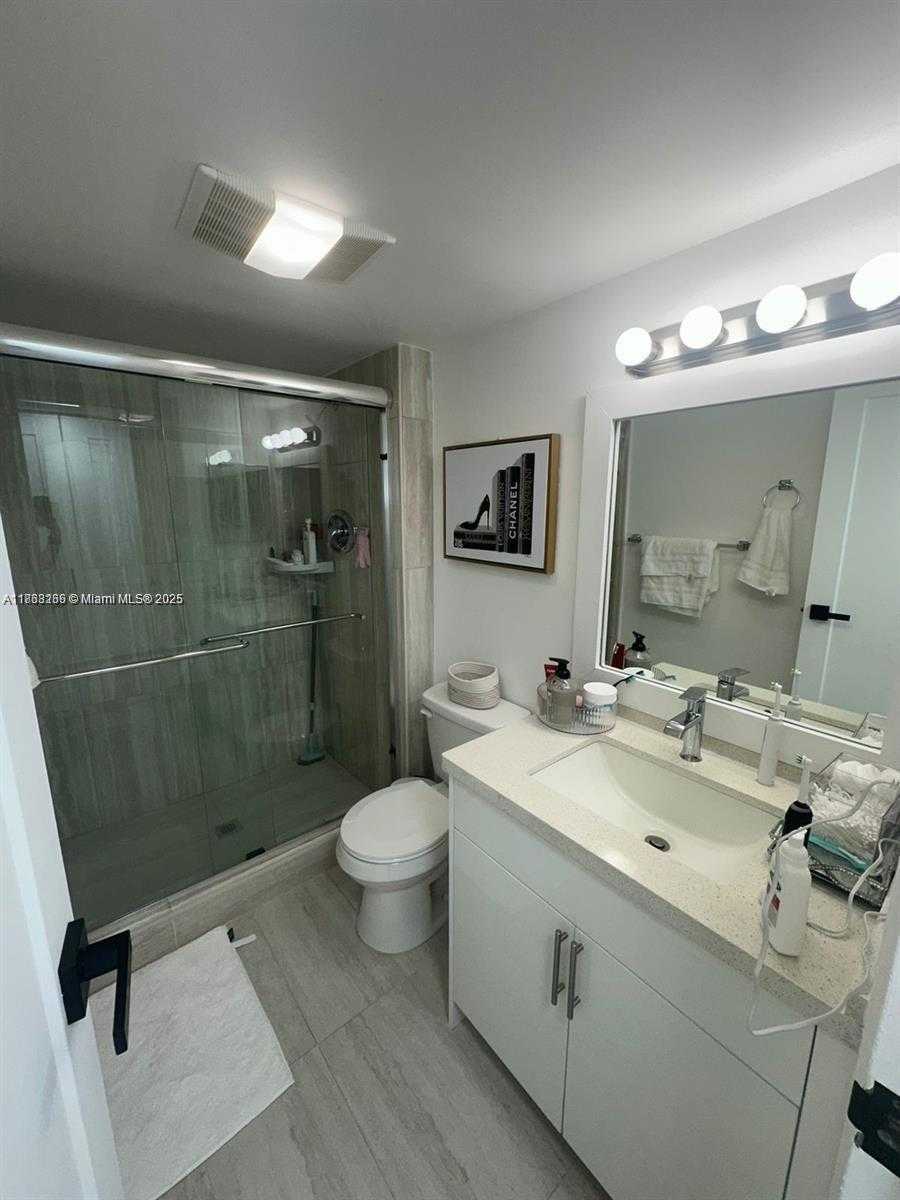 Small Image of 100 BAYVIEW DR #1114, Sunny Isles Beach Number 14