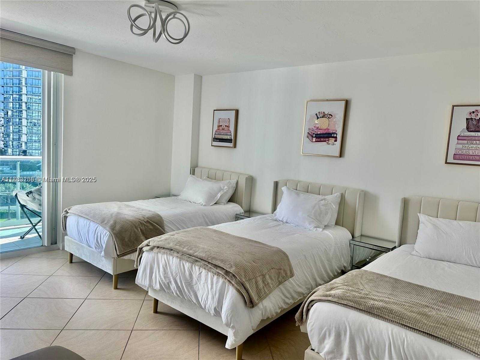 Small Image of 100 BAYVIEW DR #1114, Sunny Isles Beach Number 16