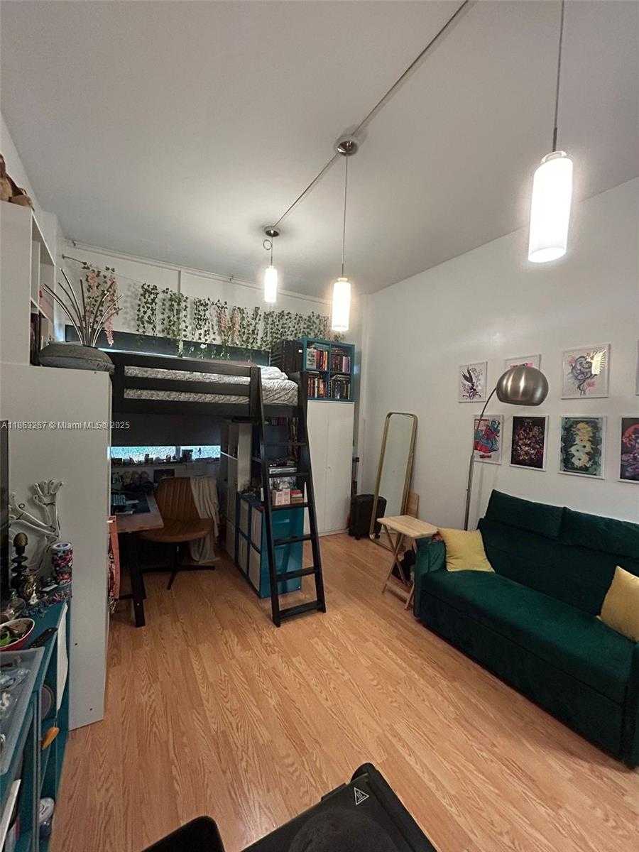 Small Image of 1915 BRICKELL AVE #CC9, Miami Number 4