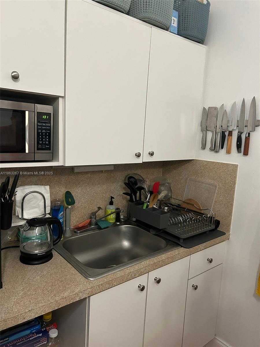 Small Image of 1915 BRICKELL AVE #CC9, Miami Number 7