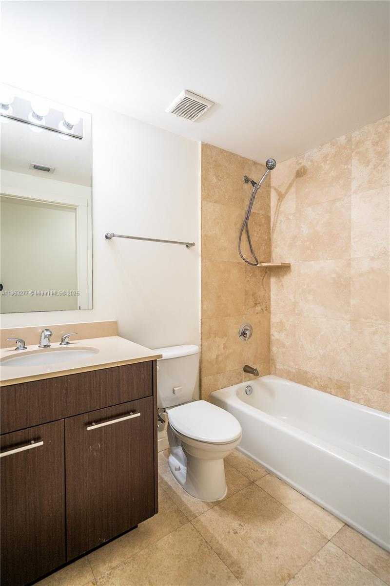 Small Image of 300 MAJORCA AVE #304, Coral Gables Number 14