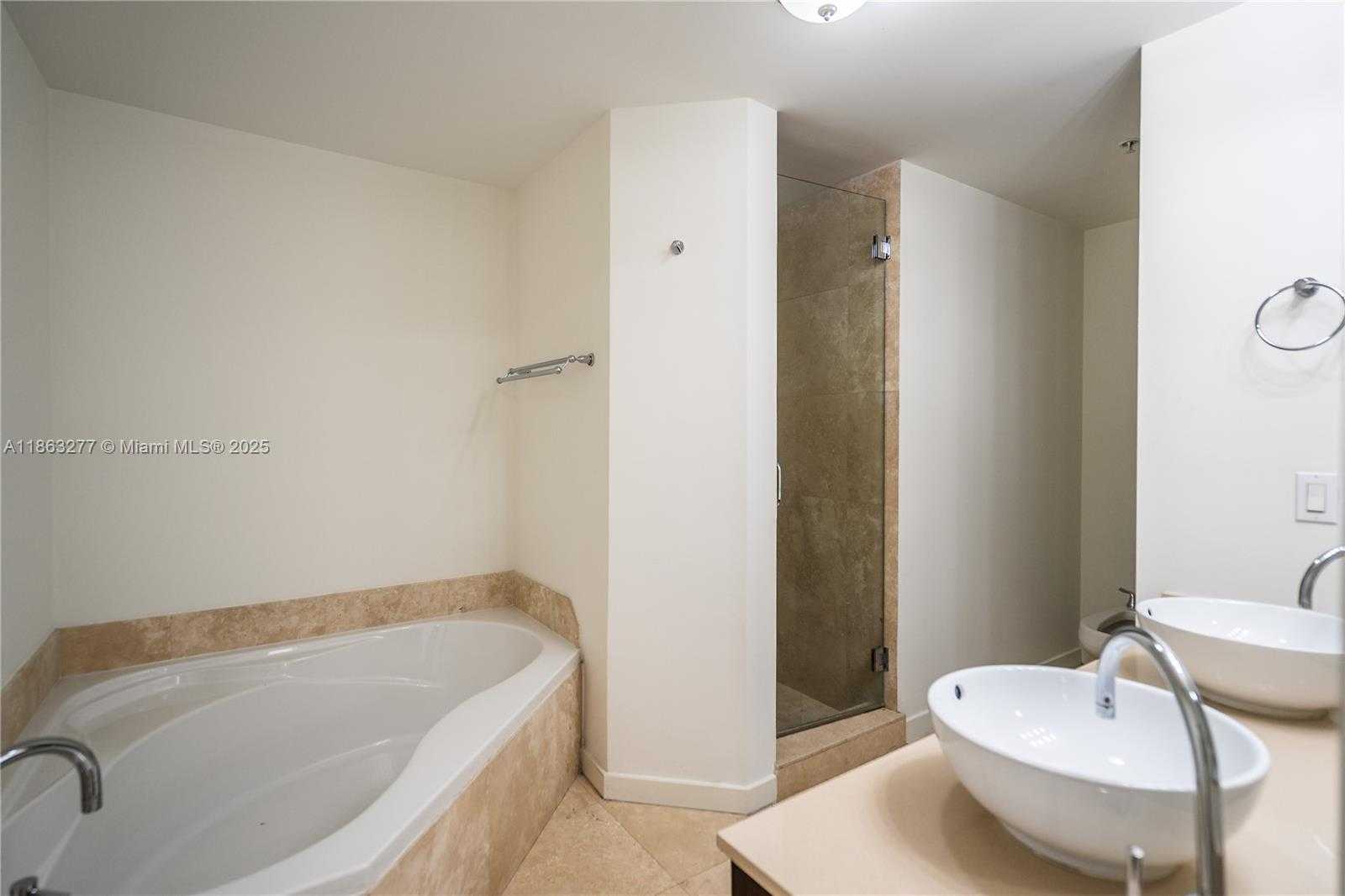 Small Image of 300 MAJORCA AVE #304, Coral Gables Number 15