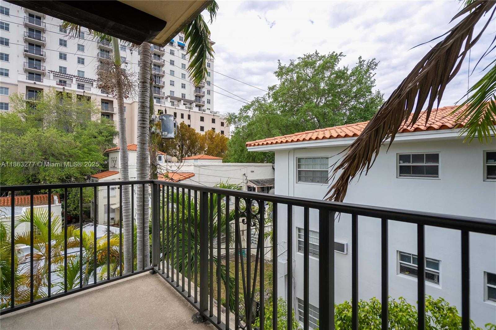 Small Image of 300 MAJORCA AVE #304, Coral Gables Number 18