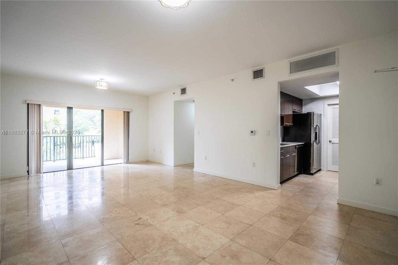 Small Image of 300 MAJORCA AVE #304, Coral Gables Number 3
