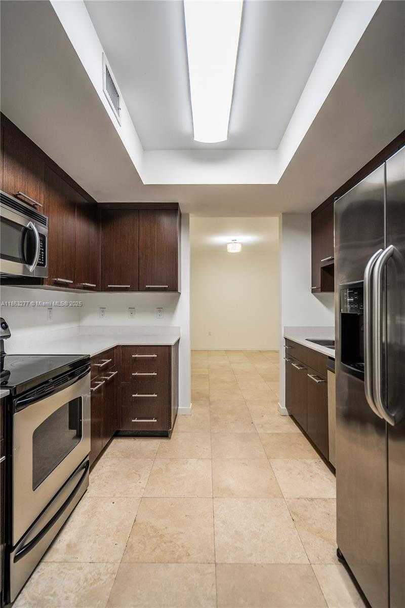 Small Image of 300 MAJORCA AVE #304, Coral Gables Number 9