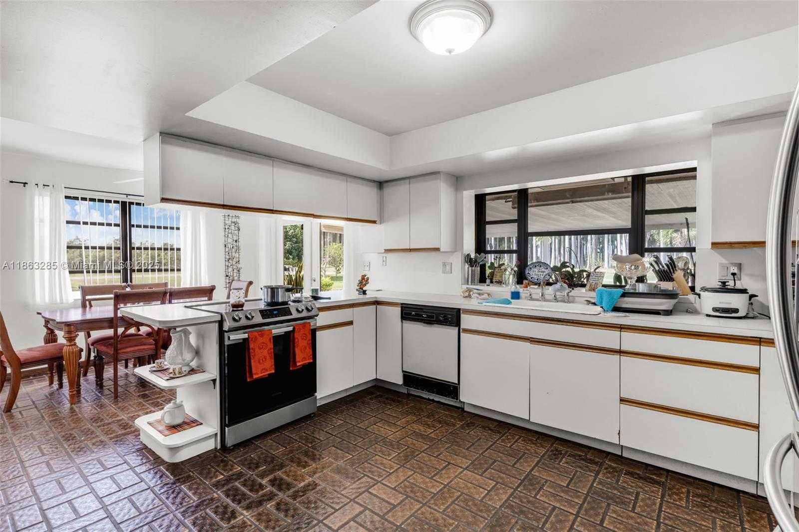Small Image of 22100 SOUTH WEST 194TH AVE, Miami Number 5