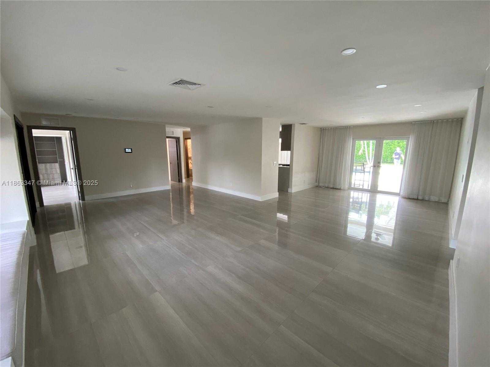 Small Image of 20405 NORTH EAST 22ND PL, Miami Number 15