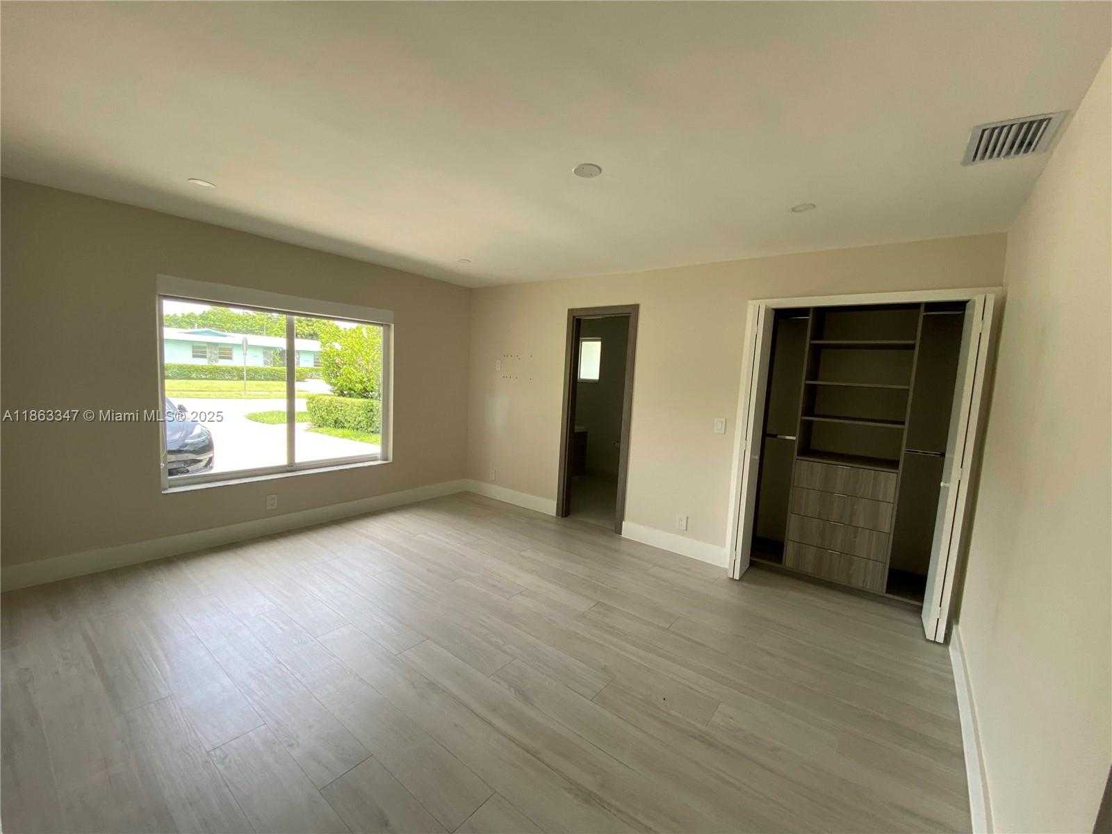 Small Image of 20405 NORTH EAST 22ND PL, Miami Number 17