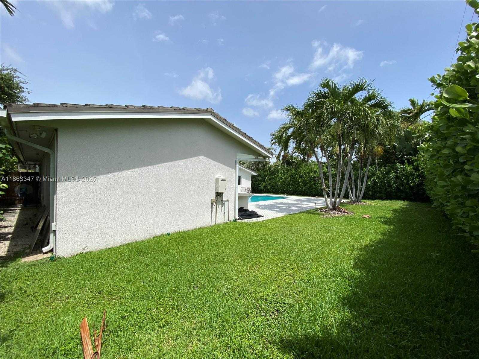 Small Image of 20405 NORTH EAST 22ND PL, Miami Number 25