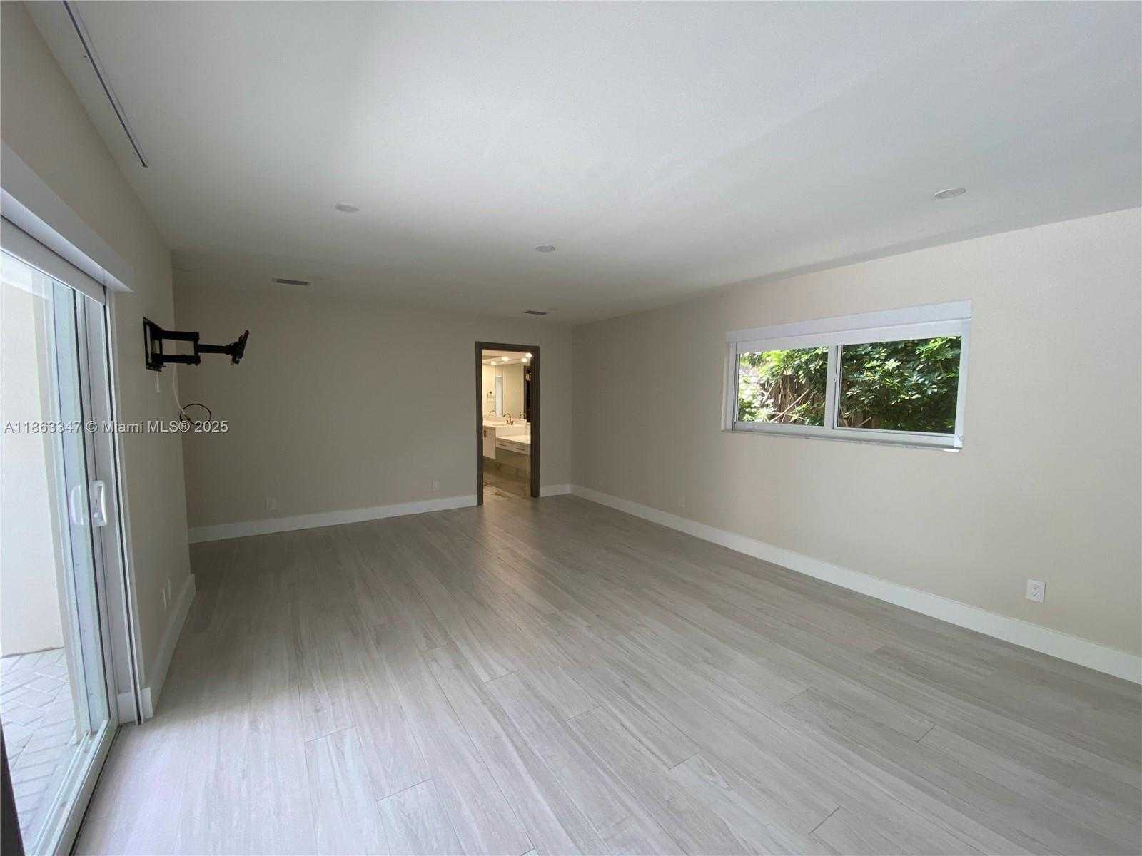 Small Image of 20405 NORTH EAST 22ND PL, Miami Number 27