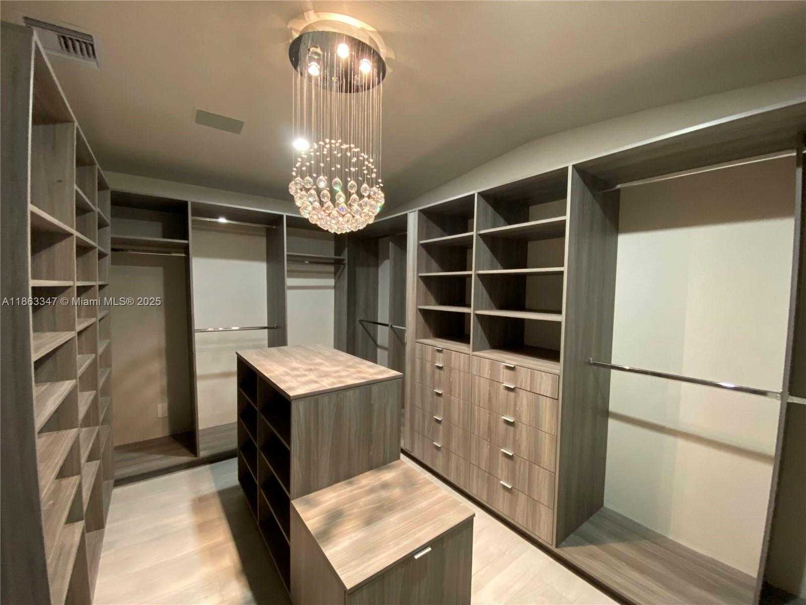 Small Image of 20405 NORTH EAST 22ND PL, Miami Number 28