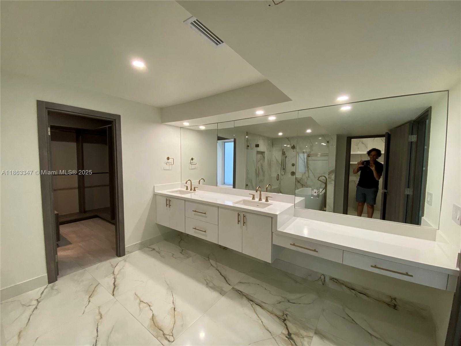 Small Image of 20405 NORTH EAST 22ND PL, Miami Number 31